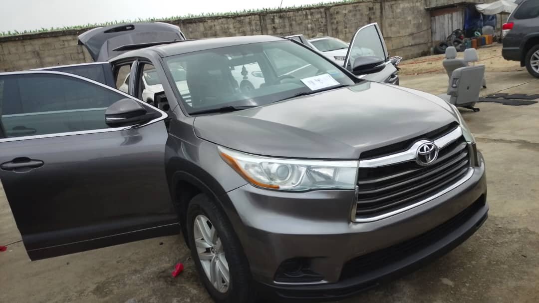 TOYOTA HIGHLANDER